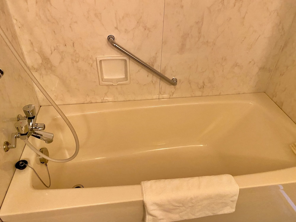 デラックス ルーム バスルーム0 | レストラン＆ホテル トロイメライ