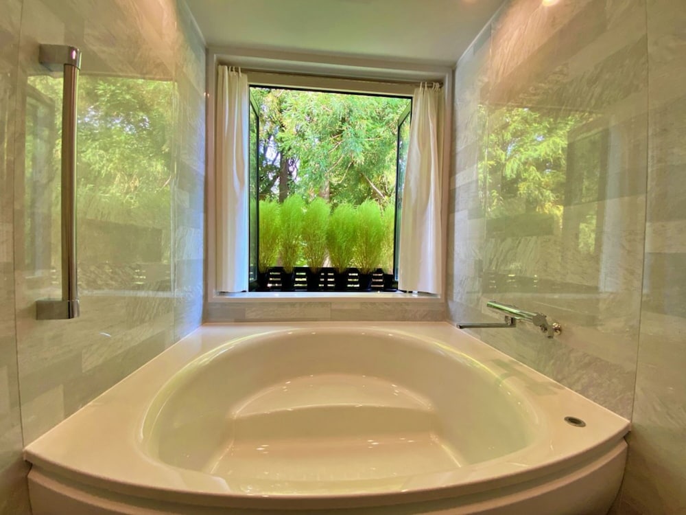 エグゼクティブ スイート ダブルベッド 2 台 禁煙 客室2 | レストラン＆ホテル トロイメライ