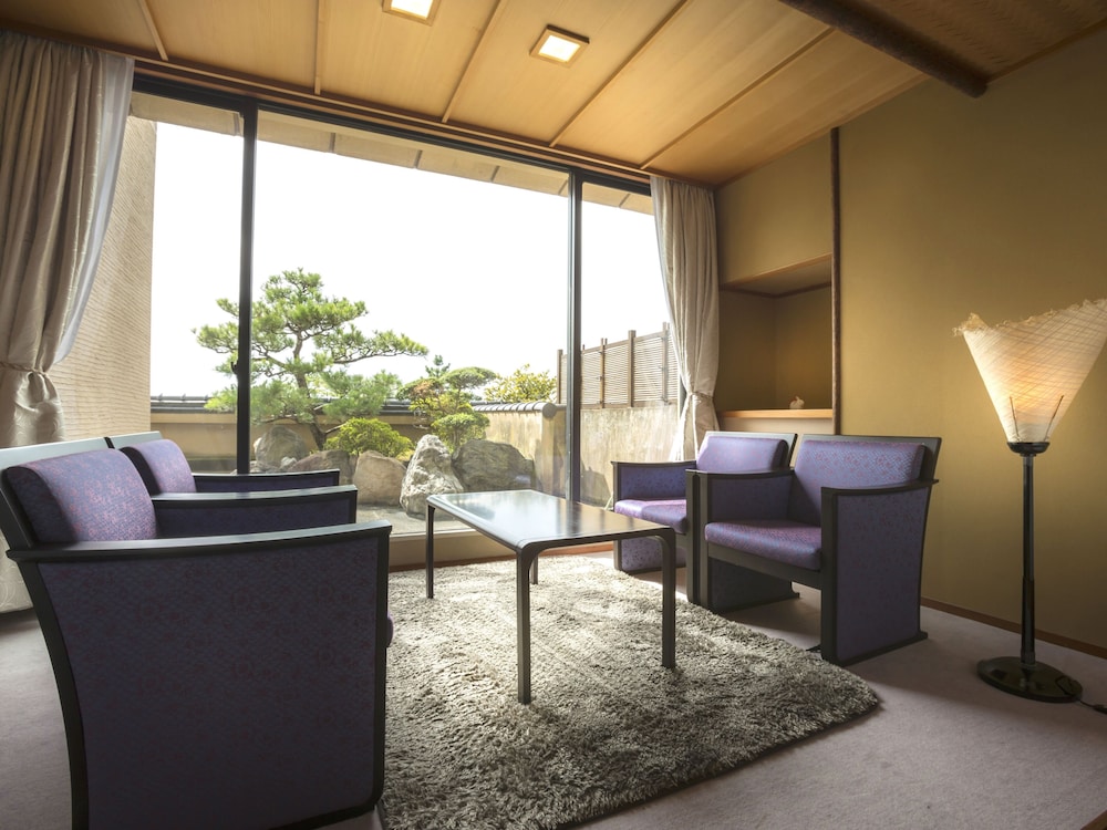 吉祥スイートルーム「芭蕉庵」(約90sqm/禁煙) ガーデン ビュー0 | あわら温泉 ホテル八木