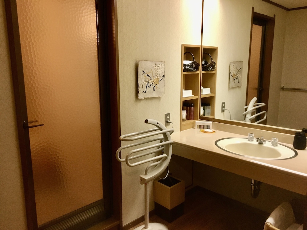 ローベッド付きジュニアスイート(50~60sqm/禁煙) バスルームの設備0 | あわら温泉 ホテル八木