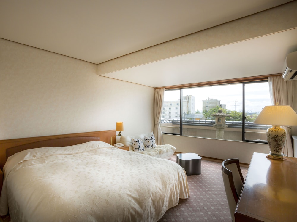 吉祥スイートルーム「芭蕉庵」(約90sqm/禁煙) 客室6 | あわら温泉 ホテル八木