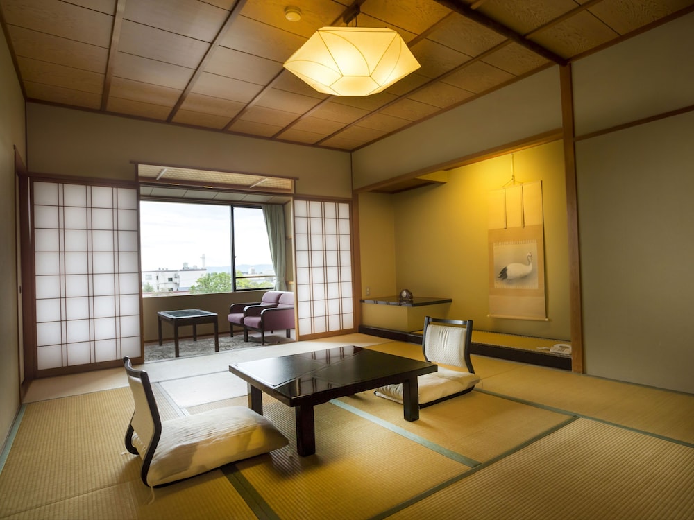 ローベッド付きジュニアスイート(50~60sqm/禁煙) | あわら温泉 ホテル八木