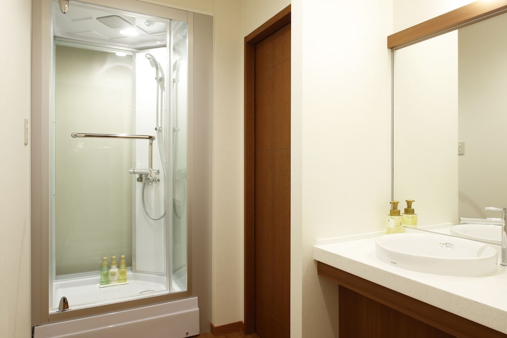 ツインルーム 禁煙 (Type B) バスルームのシャワー0 | 湯の川温泉 笑 函館屋