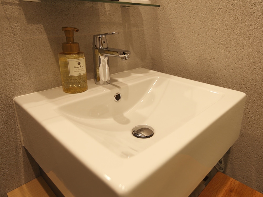 スタンダード ツインルーム 禁煙 バスルーム1 | ホテル アマネク 銀座イースト