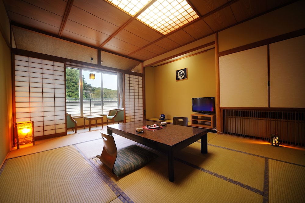 和室 3人部屋 共有バス・トイレ | すゞきや旅館