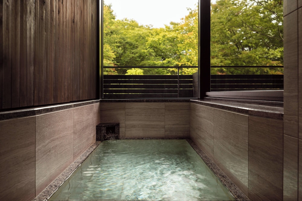 ツインルーム シングルベッド 2 台 (with View Bath) 客室1 | 軽井沢マリオットホテル