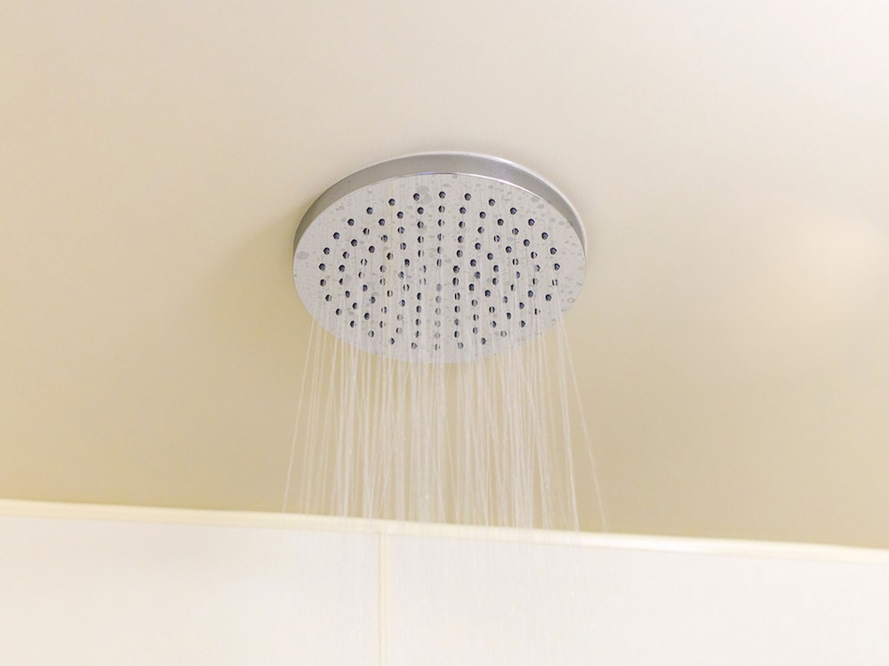 エコノミー ダブルルーム 喫煙可 バスルームのシャワー0 | 東横INN郡山