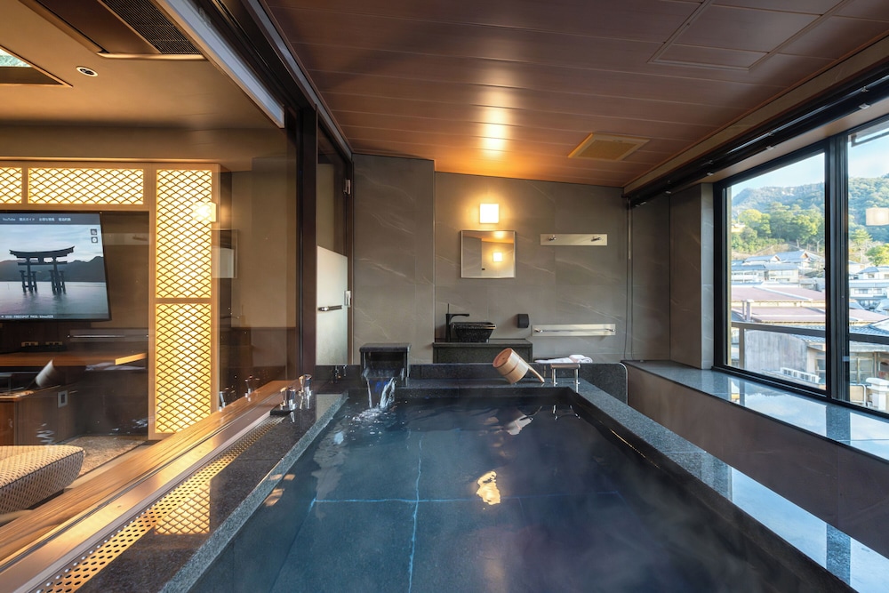 瀬戸内スイート 藍-Ai バスルーム1 | 宮島錦水館