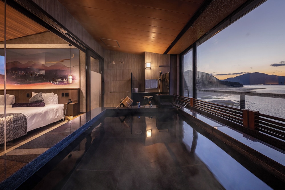 ロイヤル ツインルーム 専用バスルーム オーシャンビュー バスルーム2 | 宮島錦水館