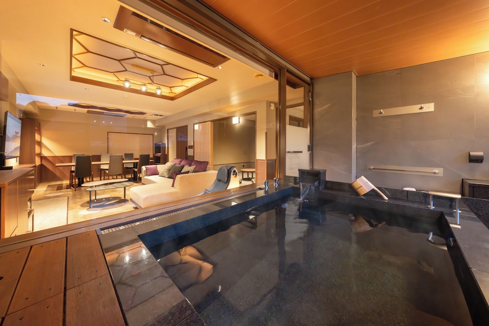 町家スイート 嘉-Yomi バスルーム1 | 宮島錦水館