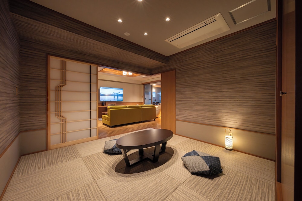 クラシカルスイート 斎-Itsuki 客室1 | 宮島錦水館