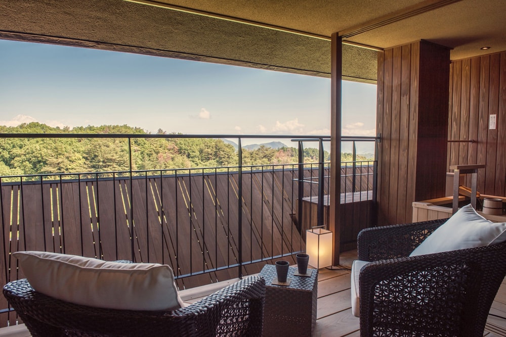 [富士山ビュー] 和洋室 温泉露天風呂+テラス付 客室3 | ラフォーレ修善寺 山紫水明