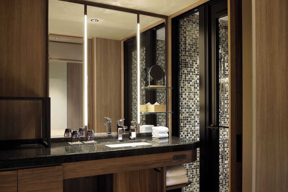 [天城山側] 和洋室 温泉露天風呂+テラス付 バスルーム1 | ラフォーレ修善寺 山紫水明