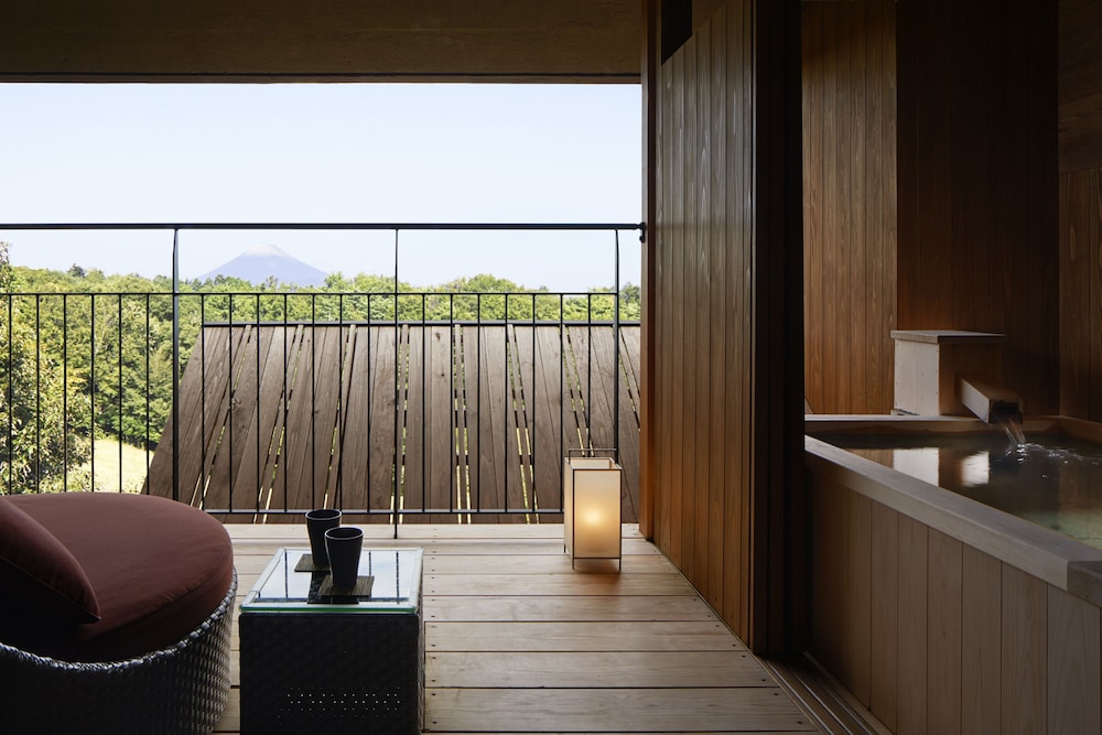 [富士山ビュー] 和洋室 温泉露天風呂+テラス付 客室2 | ラフォーレ修善寺 山紫水明