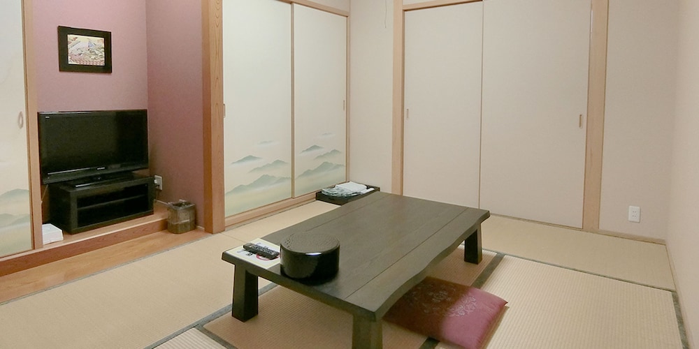 和洋室5人部屋 204号室 禁煙 冷蔵庫 Wi-Fi 客室1 | 湯楽庵 みやざき