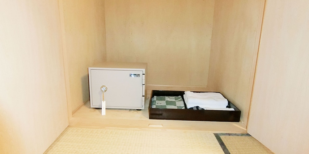 和室4人部屋 101号室 禁煙 冷蔵庫 Wi-Fi 客室の設備とサービス2 | 湯楽庵 みやざき