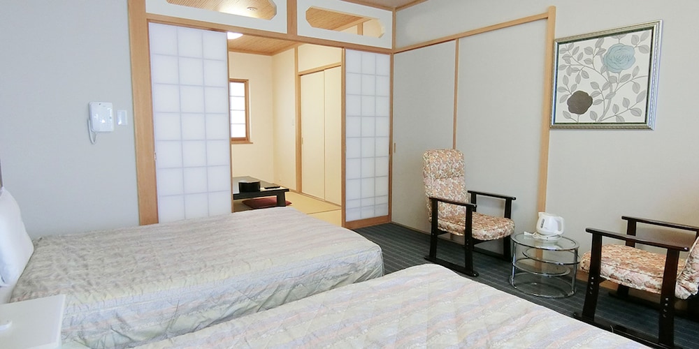 和洋室5人部屋 206号室 禁煙 冷蔵庫 Wi-Fi | 湯楽庵 みやざき