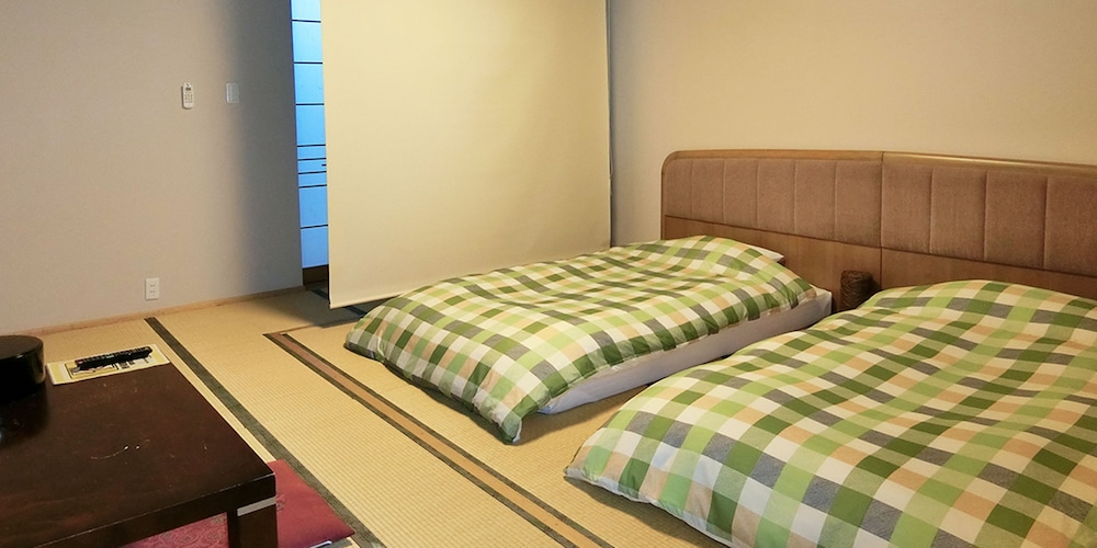 和室4人部屋 102号室 禁煙 冷蔵庫 Wi-Fi 客室1 | 湯楽庵 みやざき