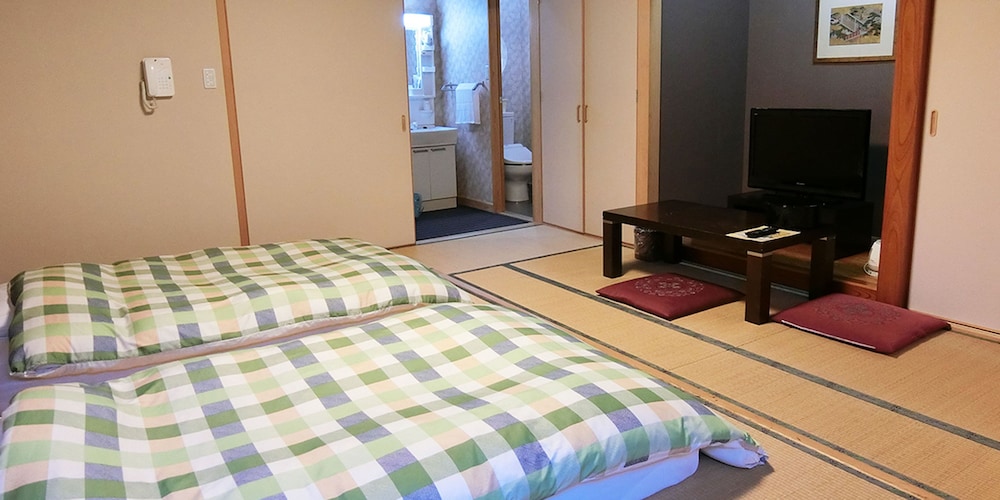 和室4人部屋 102号室 禁煙 冷蔵庫 Wi-Fi | 湯楽庵 みやざき