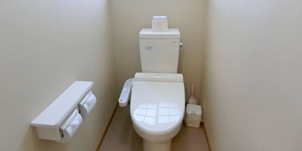 特別和洋室6人部屋 205号室 禁煙 冷蔵庫 Wi-Fi バスルームの設備0 | 湯楽庵 みやざき