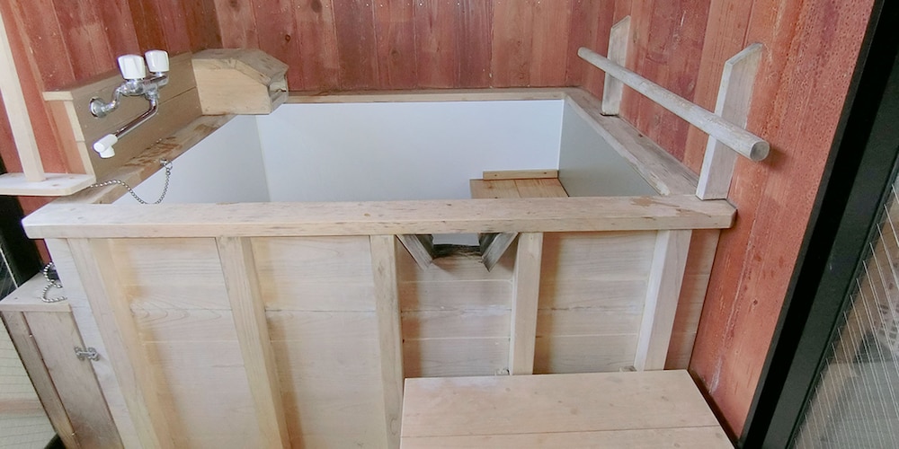 特別和洋室6人部屋 205号室 禁煙 冷蔵庫 Wi-Fi 深めの浴槽0 | 湯楽庵 みやざき