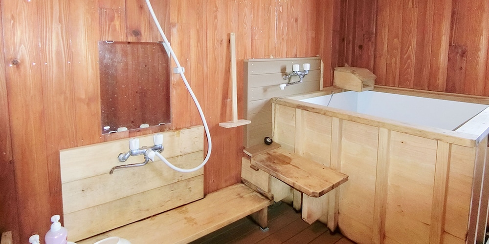 和洋室5人部屋 206号室 禁煙 冷蔵庫 Wi-Fi バスルーム0 | 湯楽庵 みやざき