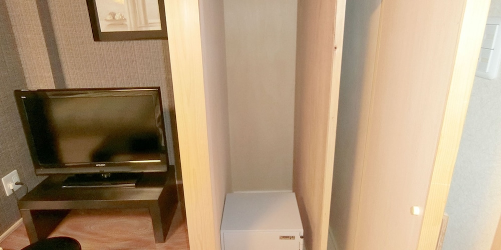 特別和洋室6人部屋 201号室 禁煙 冷蔵庫 Wi-Fi テレビ0 | 湯楽庵 みやざき