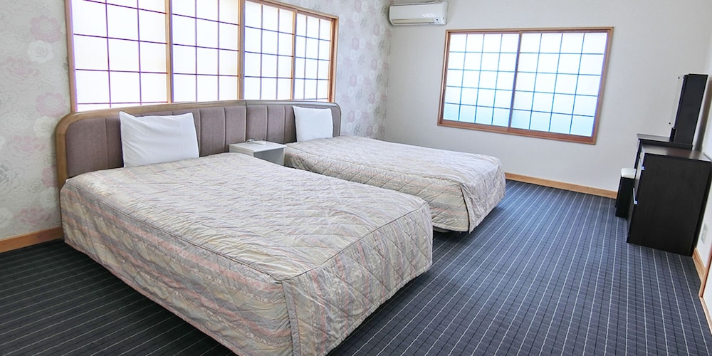 特別和洋室6人部屋 201号室 禁煙 冷蔵庫 Wi-Fi | 湯楽庵 みやざき