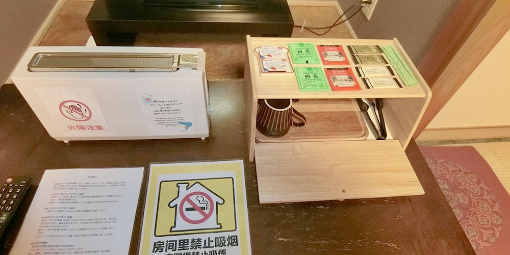 和室4人部屋 101号室 禁煙 冷蔵庫 Wi-Fi 客室の設備とサービス1 | 湯楽庵 みやざき