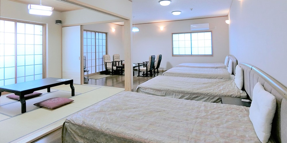 特別和洋室6人部屋 205号室 禁煙 冷蔵庫 Wi-Fi | 湯楽庵 みやざき