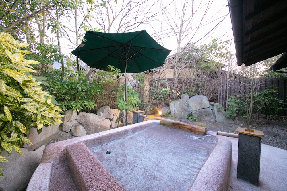 はなみずき (露天風呂付客室) 禁煙 バスルーム1 | 由布院別邸 樹