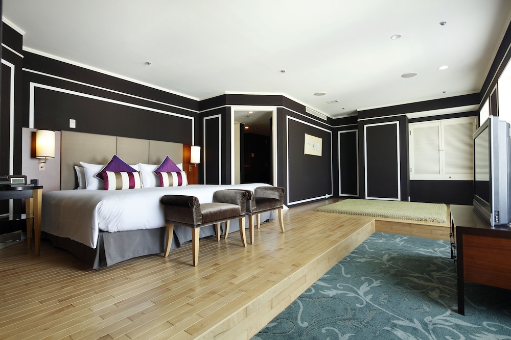 ロイヤルスイート クラブラウンジアクセス付き (142平米 / ワイドキングベッド) 禁煙 客室5 | ホテルアラマンダ青山