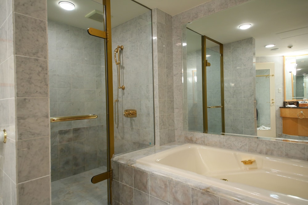 クラシカルデラックス (56平米/ダブルベッド×2台) 禁煙 バスルーム0 | ホテルアラマンダ青山