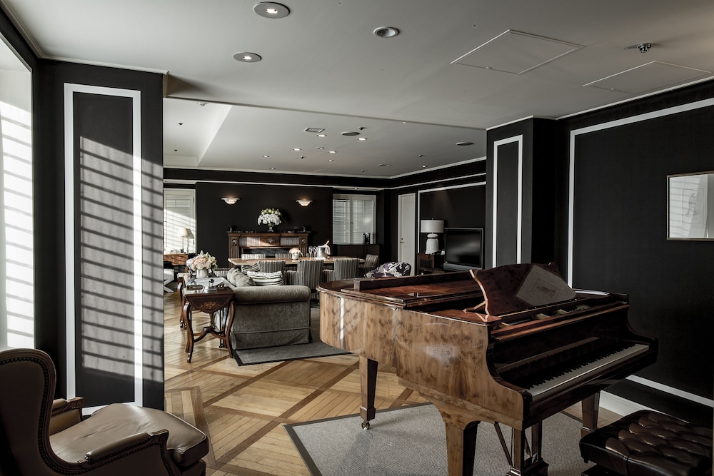 ロイヤルスイート クラブラウンジアクセス付き (142平米 / ワイドキングベッド) 禁煙 客室3 | ホテルアラマンダ青山