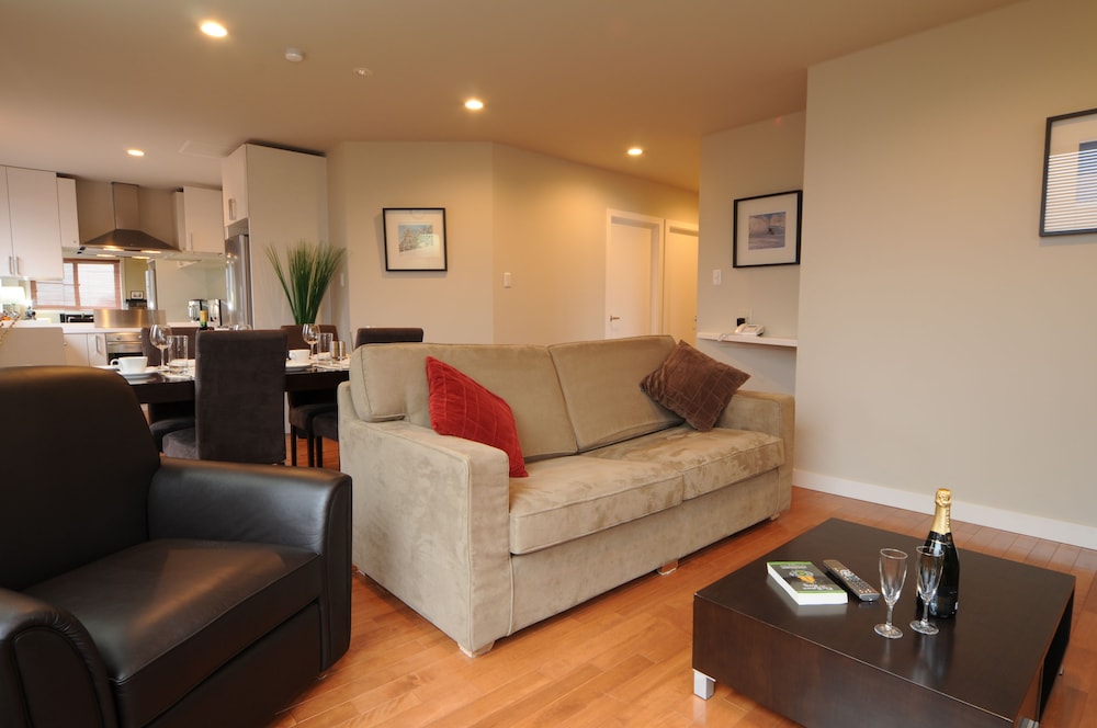 アパートメント 2 ベッドルーム マウンテンビュー (Upstairs) リビング エリア0 | フレッシュ パウダー アコモデーション