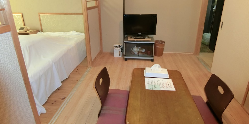 エコノミー　ツインルーム　102 客室4 | 民宿 inn しらはま 駅の宿