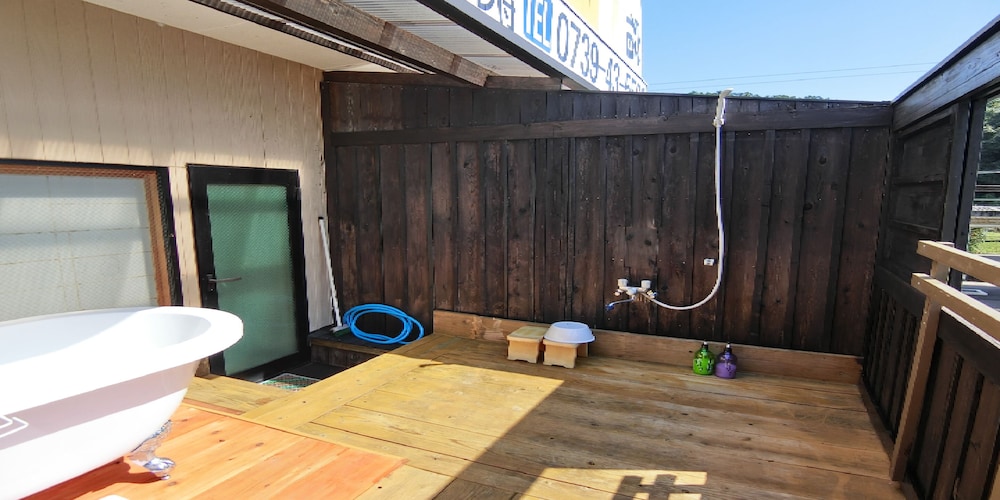 ツインルーム　露天風呂付　201 バスルーム4 | 民宿 inn しらはま 駅の宿