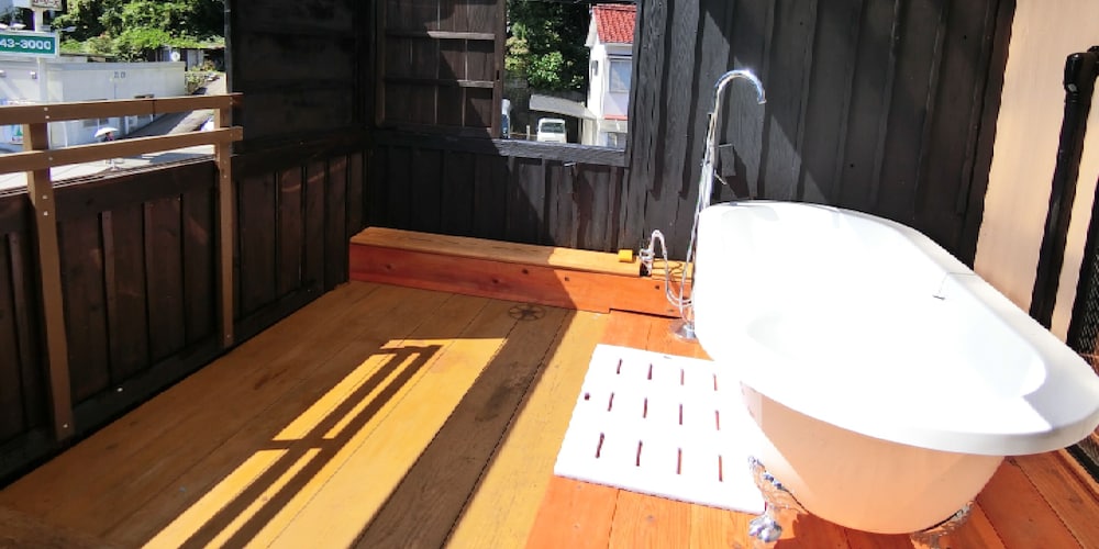 ツインルーム　露天風呂付　201 バスルーム7 | 民宿 inn しらはま 駅の宿