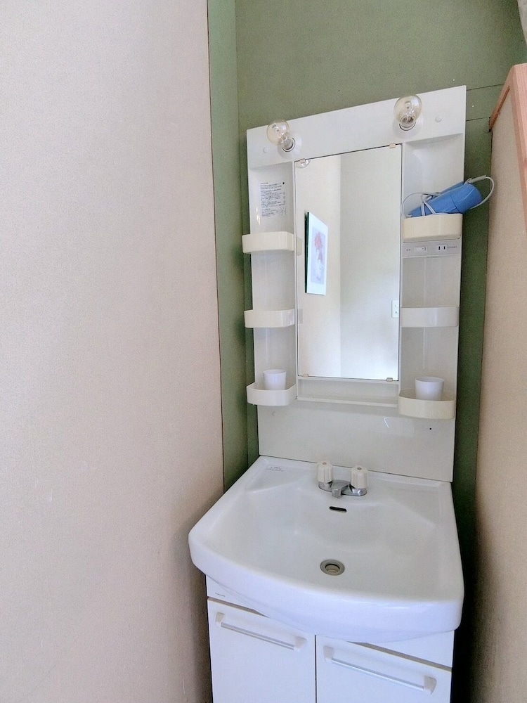 エコノミー　ツインルーム　102 客室7 | 民宿 inn しらはま 駅の宿