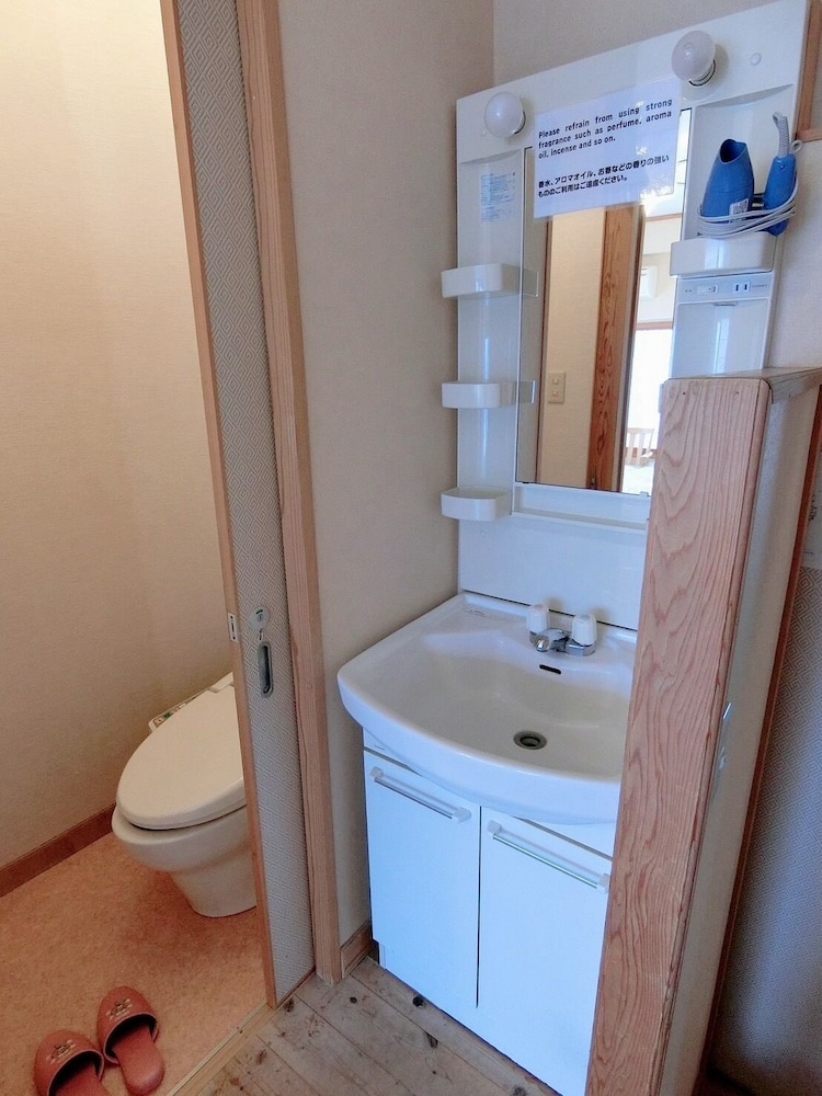 和室 4人部屋 露天風呂付 202 客室9 | 民宿 inn しらはま 駅の宿