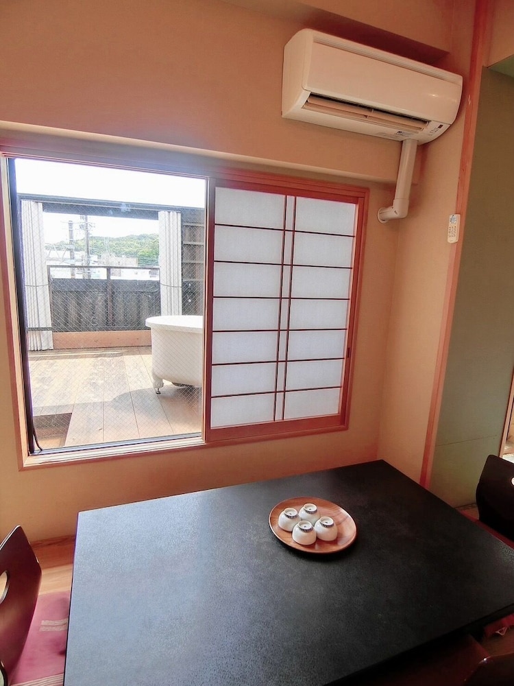 和室 4人部屋 露天風呂付 202 客室2 | 民宿 inn しらはま 駅の宿