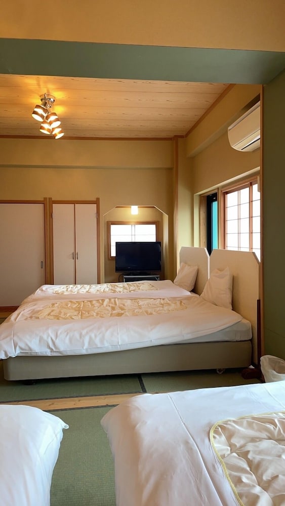 和室 4人部屋 露天風呂付 202 客室16 | 民宿 inn しらはま 駅の宿