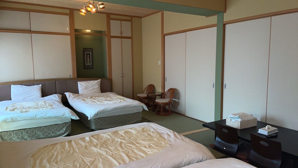 和室 4人部屋 露天風呂付 202 客室13 | 民宿 inn しらはま 駅の宿