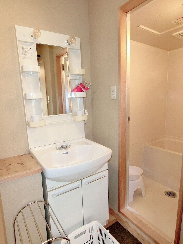 エコノミー　ツインルーム　101 客室2 | 民宿 inn しらはま 駅の宿