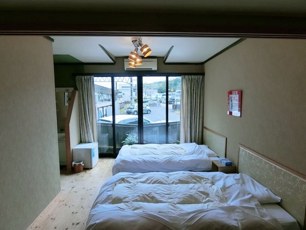 エコノミー　ツインルーム　102 | 民宿 inn しらはま 駅の宿