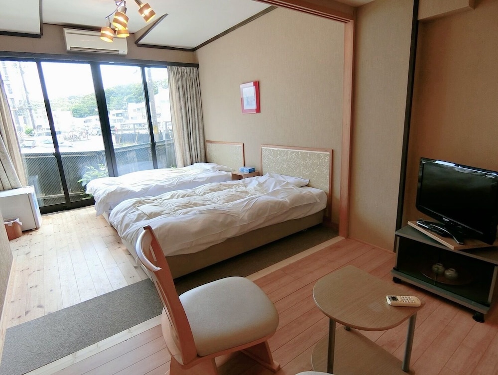 エコノミー　ツインルーム　102 客室5 | 民宿 inn しらはま 駅の宿