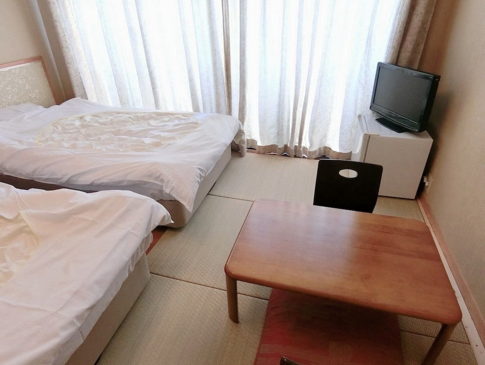 エコノミー　ツインルーム　101 客室4 | 民宿 inn しらはま 駅の宿