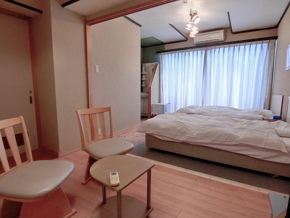 エコノミー　ツインルーム　102 客室10 | 民宿 inn しらはま 駅の宿