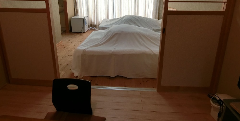 エコノミー　ツインルーム　102 客室2 | 民宿 inn しらはま 駅の宿