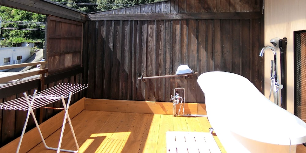 和室 4人部屋 露天風呂付 202 バスルーム6 | 民宿 inn しらはま 駅の宿